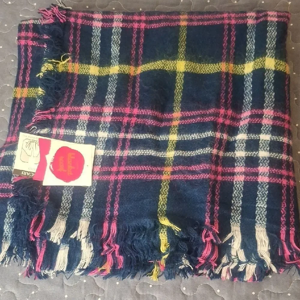 Ladies BlaPlaid Fringe Scarf in Pink and Blue